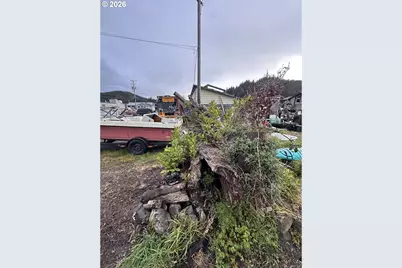 775 Broadway Ave #1, Winchester Bay, OR 97467 - Photo 3