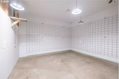 55 Q St, Cottage Grove, OR 97424 - Photo 17