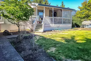 177 W Angela Ct, Roseburg, OR 97471 - Photo 3