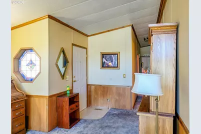 177 W Angela Ct, Roseburg, OR 97471 - Photo 5