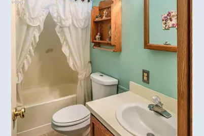 177 W Angela Ct, Roseburg, OR 97471 - Photo 21
