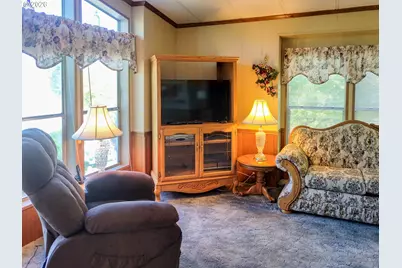 177 W Angela Ct, Roseburg, OR 97471 - Photo 7