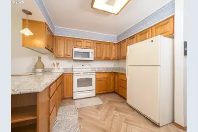 27701 SW Strawberry Hill Dr, Hillsboro, OR 97123 - Photo 17