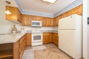 27701 SW Strawberry Hill Dr, Hillsboro, OR 97123 - Photo 17