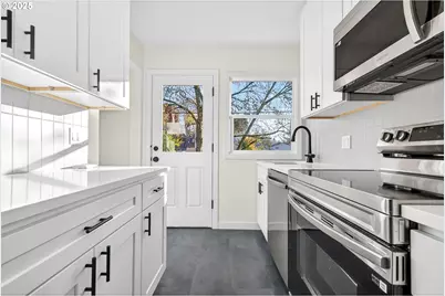 2938 SE Washington St, Portland, OR 97214 - Photo 17