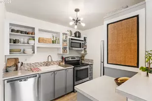 7538 SW Barnes Rd, Portland, OR 97225 - Photo 3