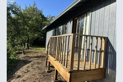 1125 Maple St, Myrtle Point, OR 97458 - Photo 5