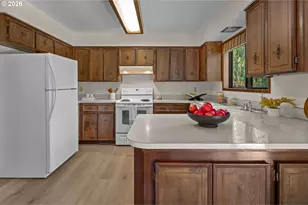 18810 NE Clackamas St, Portland, OR 97230 - Photo 9