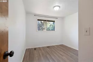 6025 SW Cherryhill Dr, Beaverton, OR 97008 - Photo 17