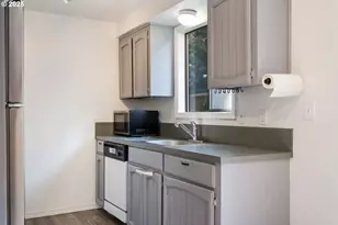 6025 SW Cherryhill Dr, Beaverton, OR 97008 - Photo 5