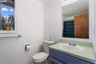 6025 SW Cherryhill Dr, Beaverton, OR 97008 - Photo 35