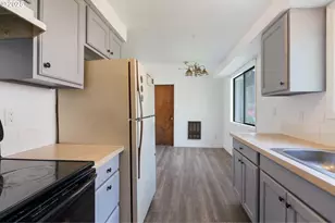 6025 SW Cherryhill Dr, Beaverton, OR 97008 - Photo 31