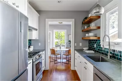 641 NE Holland St, Portland, OR 97211 - Photo 17