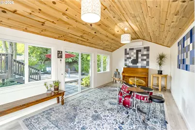 641 NE Holland St, Portland, OR 97211 - Photo 39