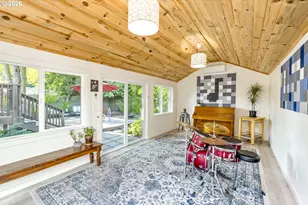 641 NE Holland St, Portland, OR 97211 - Photo 39