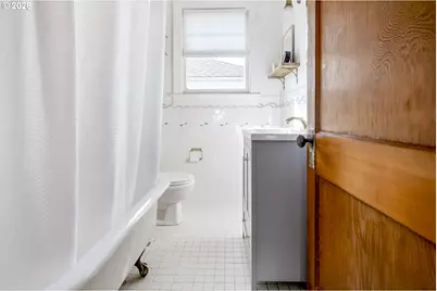641 NE Holland St, Portland, OR 97211 - Photo 25