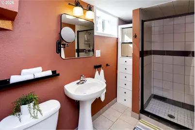 641 NE Holland St, Portland, OR 97211 - Photo 35