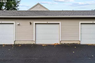 14134 E Burnside St, Portland, OR 97233 - Photo 37