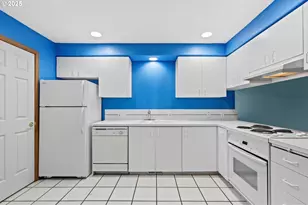 14134 E Burnside St, Portland, OR 97233 - Photo 15