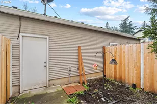 14134 E Burnside St, Portland, OR 97233 - Photo 35