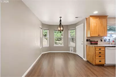 620 S 67th St, Springfield, OR 97478 - Photo 9