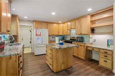 620 S 67th St, Springfield, OR 97478 - Photo 11