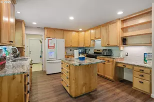 620 S 67th St, Springfield, OR 97478 - Photo 11