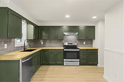 10249 N Tyler Ave, Portland, OR 97203 - Photo 11