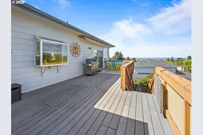 1015 NE 7th Dr, Newport, OR 97365 - Photo 13