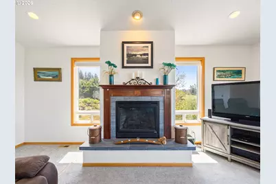 1015 NE 7th Dr, Newport, OR 97365 - Photo 5