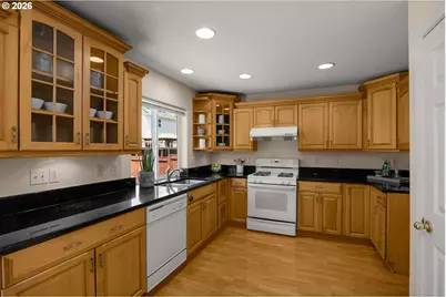 129 NE Danbury Ave, Hillsboro, OR 97124 - Photo 11