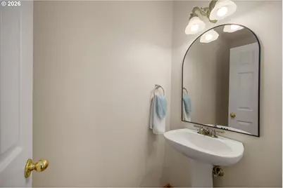 129 NE Danbury Ave, Hillsboro, OR 97124 - Photo 13