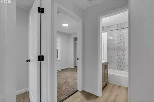 1217 SE 151st Ave, Portland, OR 97233 - Photo 5