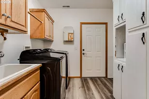 27505 6th St, Junction City, OR 97448 - Photo 35