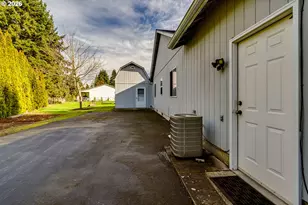 27505 6th St, Junction City, OR 97448 - Photo 45