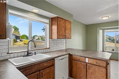221 W Lincoln St, Carlton, OR 97111 - Photo 15