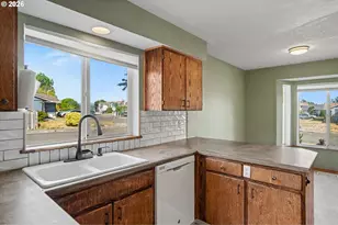 221 W Lincoln St, Carlton, OR 97111 - Photo 15