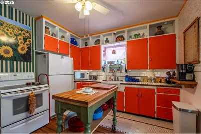 1404 Harris St, Myrtle Point, OR 97458 - Photo 33