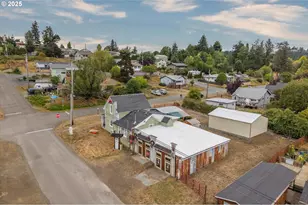 1404 Harris St, Myrtle Point, OR 97458 - Photo 1