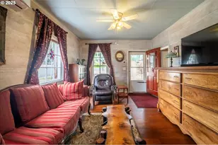 1404 Harris St, Myrtle Point, OR 97458 - Photo 43