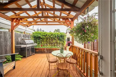 1404 Harris St, Myrtle Point, OR 97458 - Photo 15