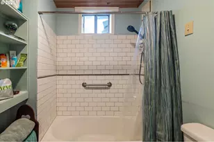 1404 Harris St, Myrtle Point, OR 97458 - Photo 25