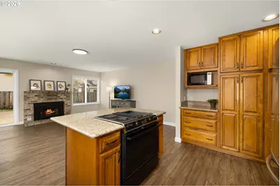 2366 NE Lindsey Dr, Hillsboro, OR 97124 - Photo 17