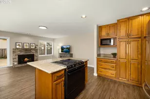 2366 NE Lindsey Dr, Hillsboro, OR 97124 - Photo 17