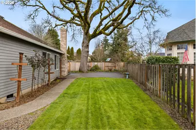 2366 NE Lindsey Dr, Hillsboro, OR 97124 - Photo 33