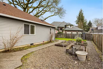 2366 NE Lindsey Dr, Hillsboro, OR 97124 - Photo 31