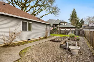 2366 NE Lindsey Dr, Hillsboro, OR 97124 - Photo 31