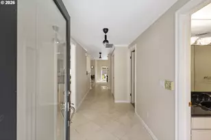 32 Greenridge Ct, Lake Oswego, OR 97035 - Photo 3
