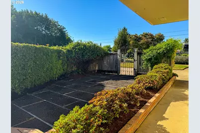2641 Castle Dr, Springfield, OR 97477 - Photo 3