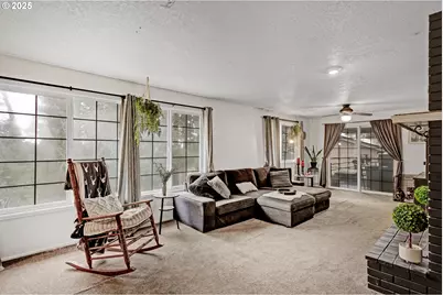 203 SE Ginseng Dr, Estacada, OR 97023 - Photo 5